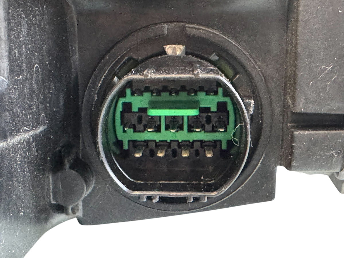 Genesis The new G70 IK PE FL Full LED RIGHT USED GENUINE 92102 G9500