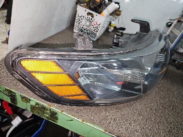 2011 KIA Cerato Forte Hatchback Right Headlight