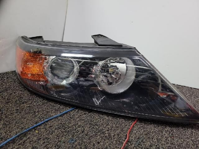 2011 KIA Sorento R Right Xenon Headlight 92102 2P100