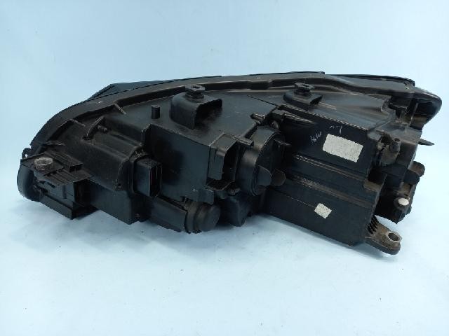 2014 Volkswagen The New Passat TDI Right Headlight