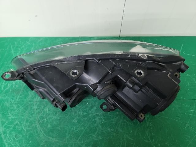 2010 Volkswagen Golf Right Headlight