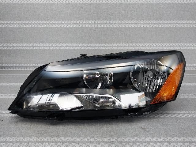 2014 Volkswagen Passat Left Halogen Headlight