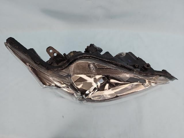 2011 Lexus CT 200h Right Headlight