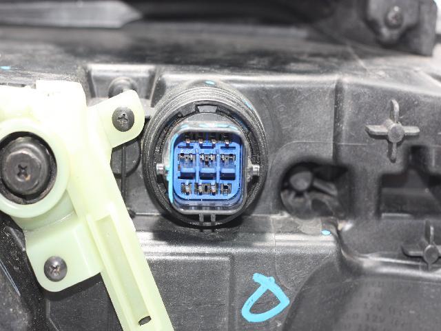 Genesis G90 RS4 LED RIGHT USED GENUINE 92102 T4000