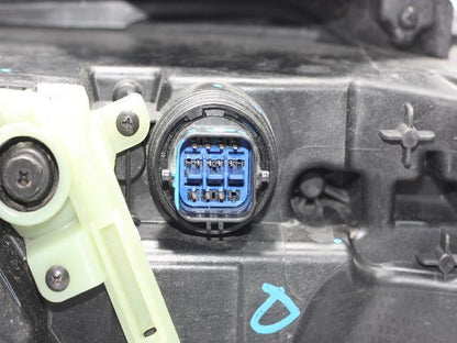 Genesis G90 RS4 LED RIGHT USED GENUINE 92102 T4000