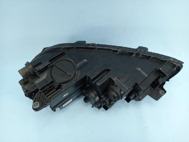 2014 Volkswagen The New Passat TDI Right Headlight