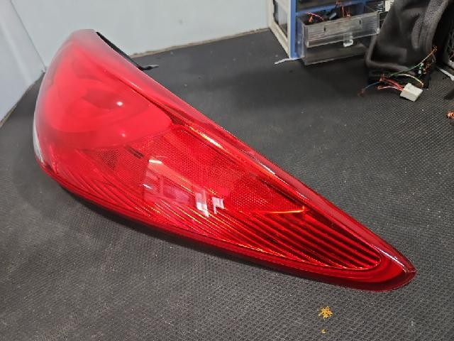 2013 Hyundai Tuscon Tucson ix Rear,Right Halogen TailLight 92402 2S000