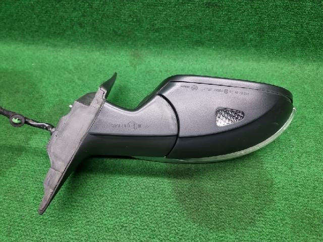 2014 Volkswagen TDI BlueMotion Right Side Mirror