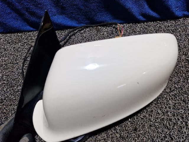 2011 Volkswagen V6 TDI Left Side Mirror