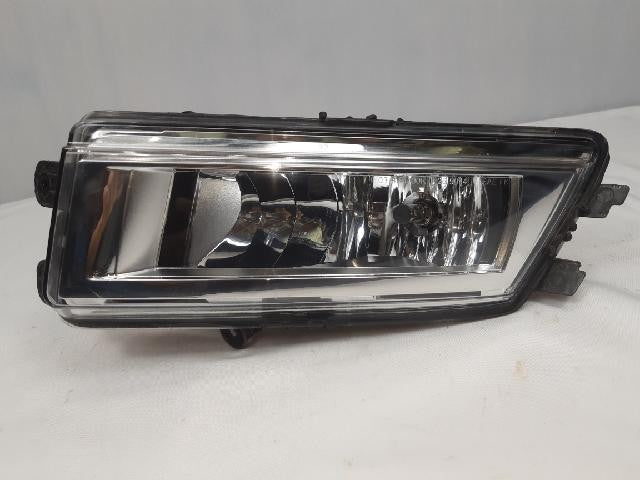 2014 Volkswagen Passat Left Halogen Fog Light