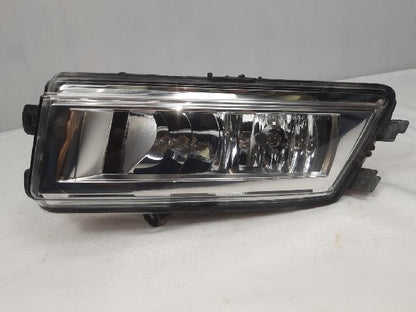 2014 Volkswagen Passat Left Halogen Fog Light