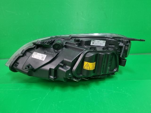 2015 Volvo V40 D2 Right Headlight 31420008