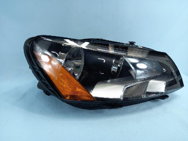 2014 Volkswagen The New Passat TDI Right Headlight