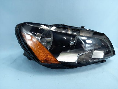 2014 Volkswagen The New Passat TDI Right Headlight