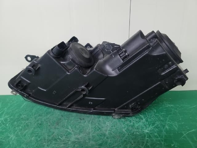 2010 Volkswagen Golf Right Headlight