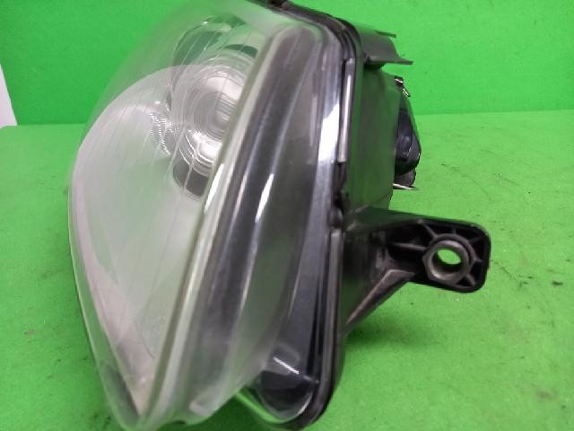 2010 Volkswagen TDI Right Headlight