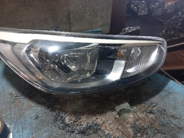 2016 Hyundai Accent RB Right Headlight