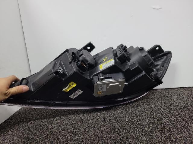 2011 KIA Sorento R Right Xenon Headlight 92102 2P130 AS