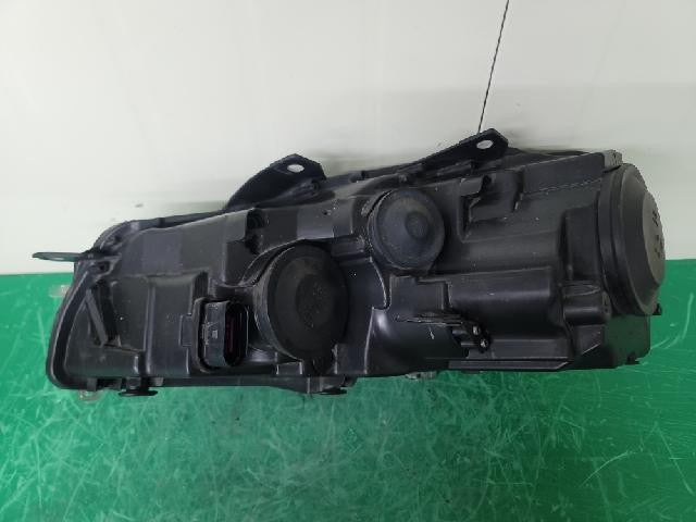 2010 Volkswagen Golf Right Headlight