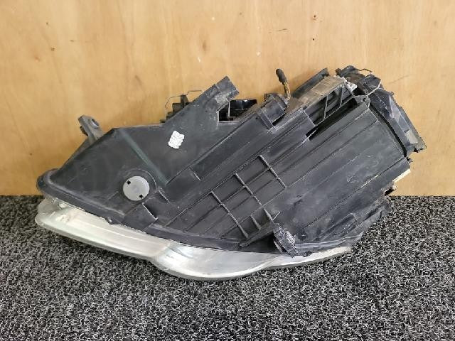 2011 Volkswagen NEW PASSAT Right Xenon Headlight