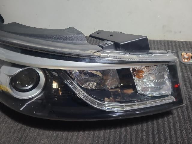 2017 KIA Cedona all new Carnival Right Xenon Headlight 92102 A9430