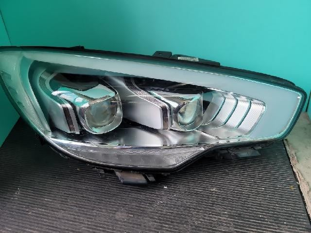 2015 KIA K900 The New K9 Right Xenon Headlight 92102 3T400