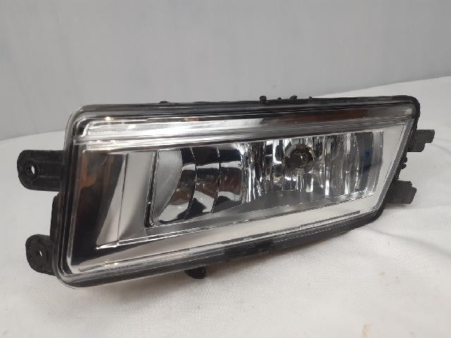 2014 Volkswagen Passat Left Halogen Fog Light