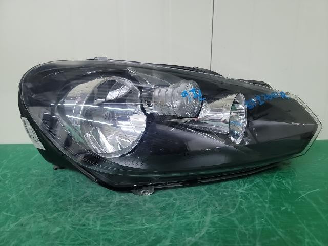 2010 Volkswagen Golf Right Headlight