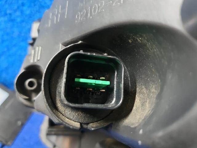 2010 KIA Soul Right Headlight 921022K
