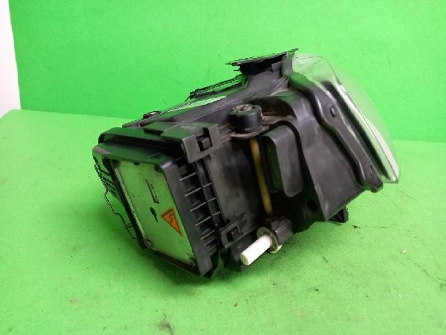 2010 Volkswagen TDI Right Headlight