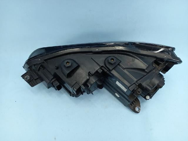 2014 Volkswagen The New Passat TDI Right Headlight
