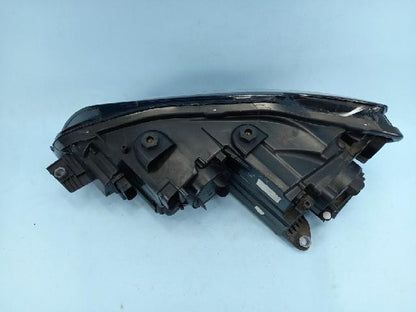 2014 Volkswagen The New Passat TDI Right Headlight
