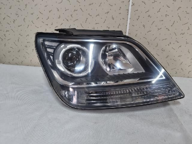 2014 KIA Mojave Right Xenon Headlight 921022J