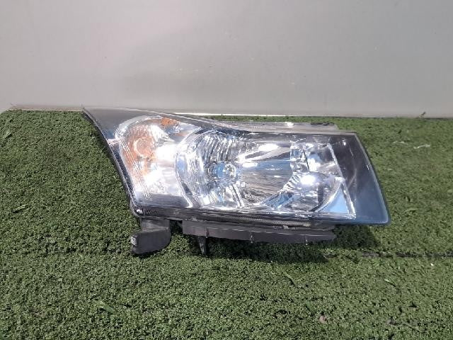 2012 Chevrolet Cruze LT Right Headlight