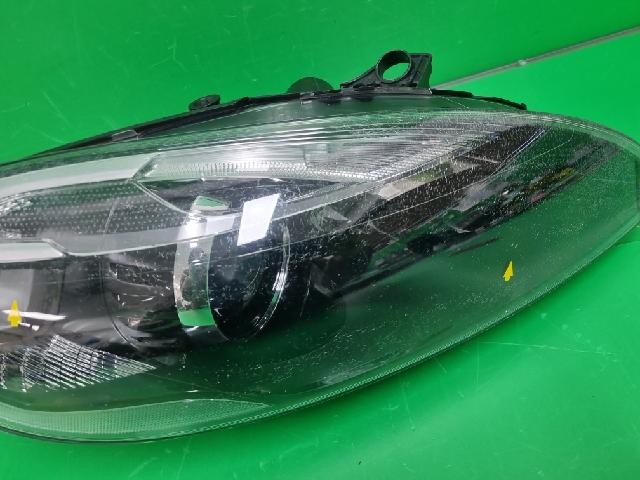 2015 Volvo V40 D2 Right Headlight 31420008