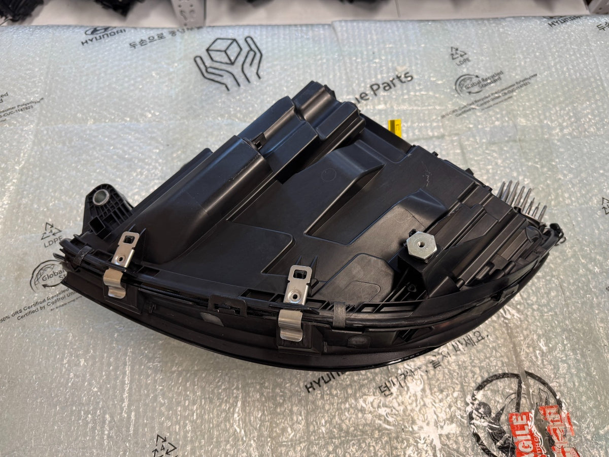 Mercedes-Benz CLS 2014-2018 RIGHT Headlight Used OEM A2189067202