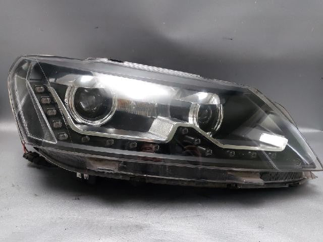 2012 Volkswagen Passat Left Xenon Headlight A080066