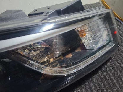 2017 KIA Cedona all new Carnival Right Xenon Headlight 92102 A9430