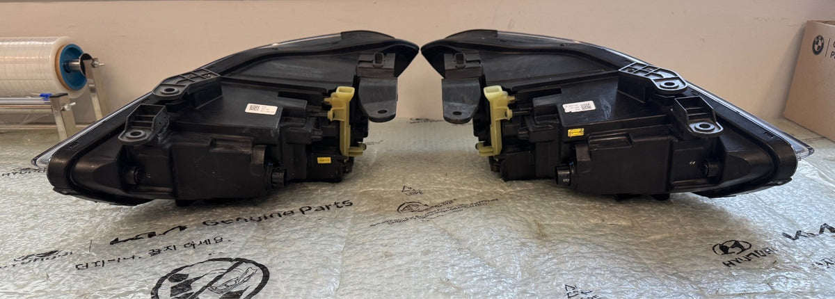 Genesis G70 2017-2020 PAIR Headlight Used OEM 92101G9150 92102G9150