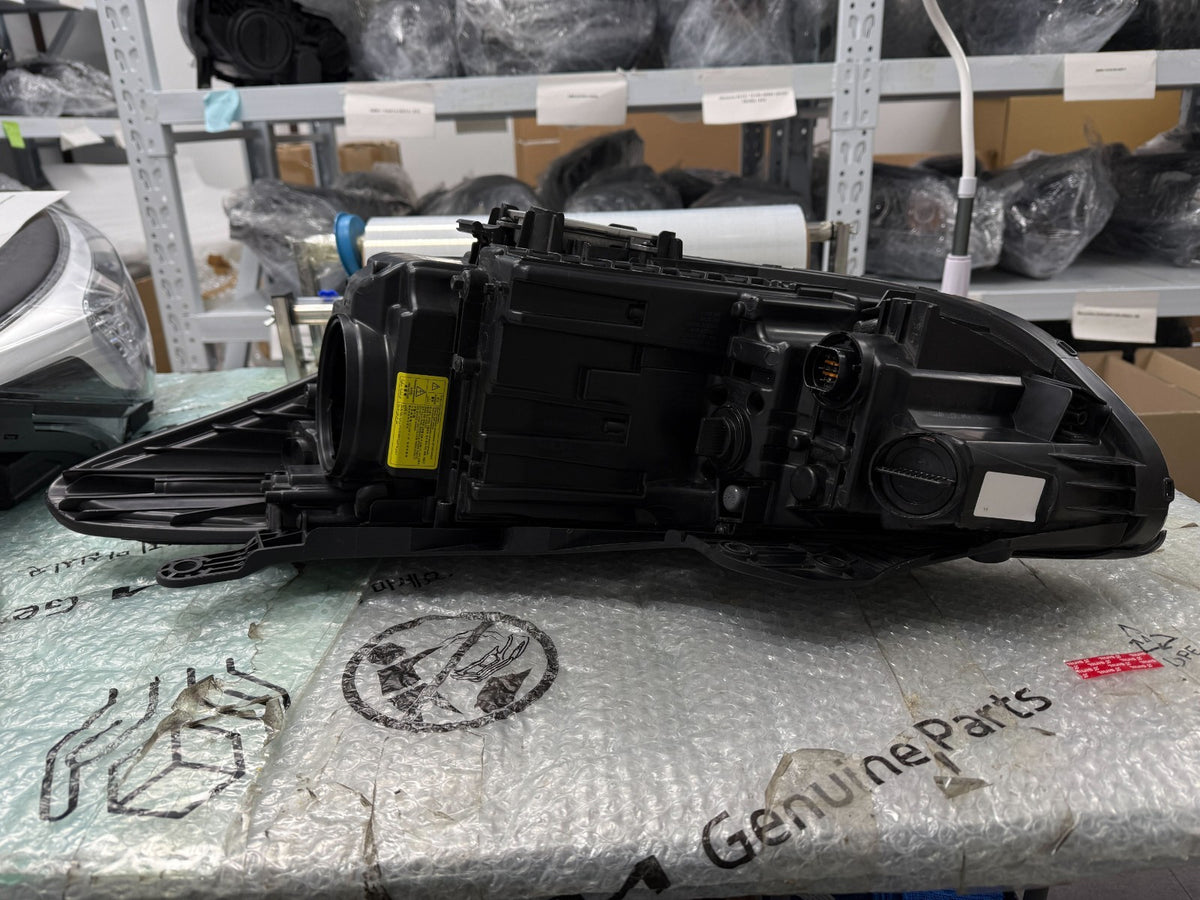 Hyundai Santa Fe NC 2016-2018 Xenon / LED RIGHT Headlight Used OEM 92102B8600