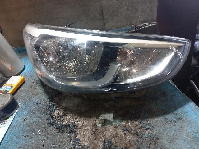 2016 Hyundai Accent RB Right Headlight