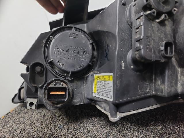 2011 KIA Sorento R Right Xenon Headlight 92102 2P100