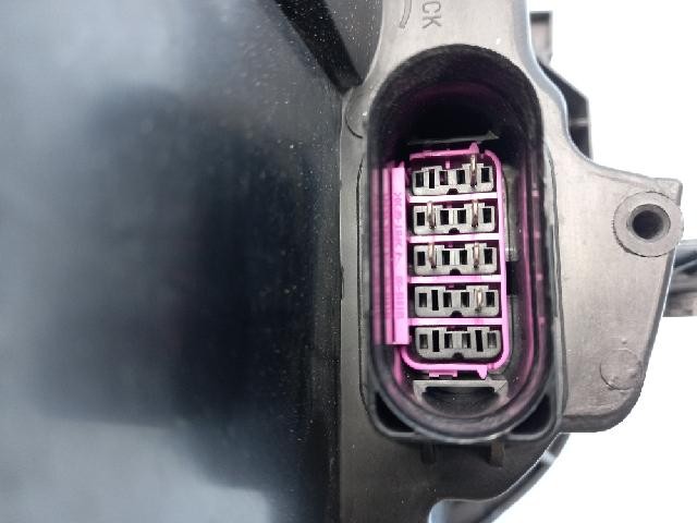 2014 Volkswagen The New Passat TDI Right Headlight