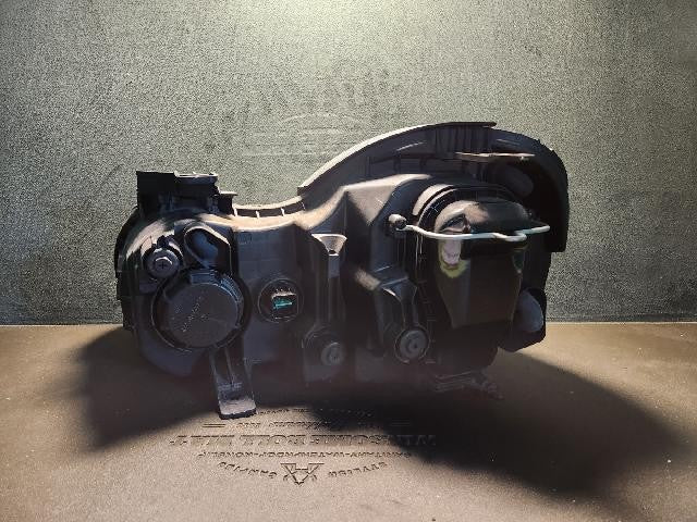 2010 KIA Opirus Right Headlight
