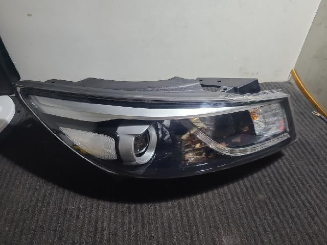 2017 KIA Cedona all new Carnival Right Xenon Headlight 92102 A9430