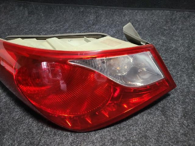 2015 Hyundai Sonata Rear,Left Halogen TailLight 92401 3S010