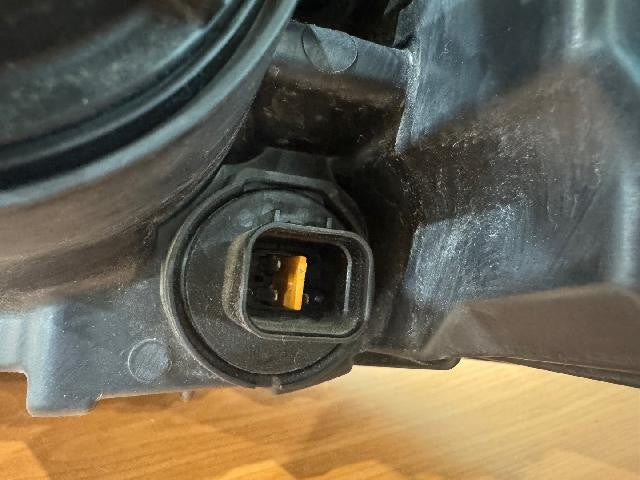 2013 Chevrolet Captiva Right Headlight