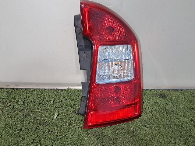 2010 KIA Rondo New Rear,Right TailLight