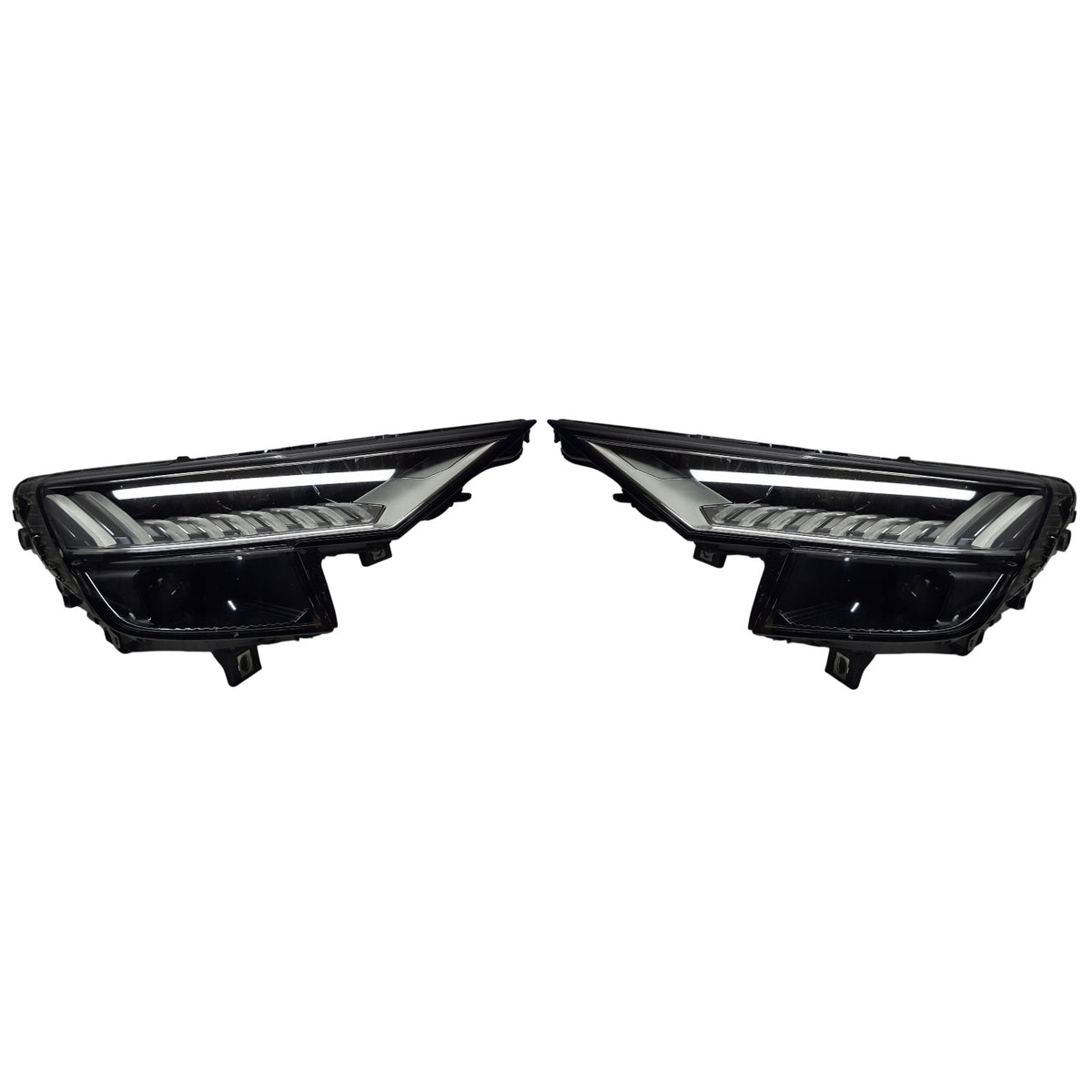 Audi Q8 4M8 LED PAIR USED GENUINE 4M8941035 4M8941036