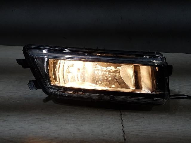 2015 Volkswagen The New Passat TSI Right Fog Light
